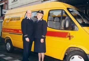 AMEN 37 Potuyt bij auto Nationaal Kru...